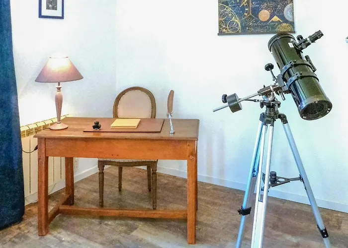 Largeteau Astronomer's House * Saint-Maurice-le-Girard