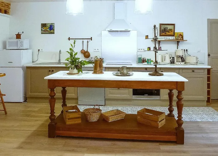 Largeteau Astronomer's House * Saint-Maurice-le-Girard